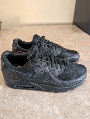 Nike Air Max 90 Triple Black Classic Athletic (2020) #CZ5588-002  Men's Size 7